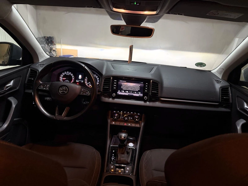 Skoda Karoq Ambition 4x4 150 к.с , Автомат 7ск.Нови Зимни Гуми, снимка 9 - Автомобили и джипове - 52532717