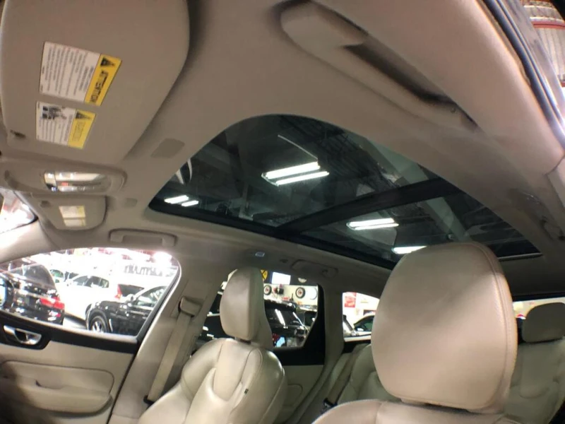 Volvo XC60 MOMENTUM B6 AWD LEATHER PAN, снимка 9 - Автомобили и джипове - 53009740