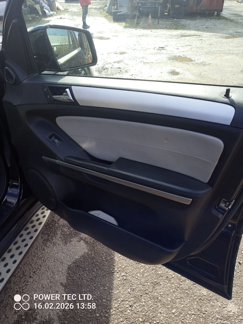 Mercedes-Benz ML 300, снимка 9 - Автомобили и джипове - 53509408