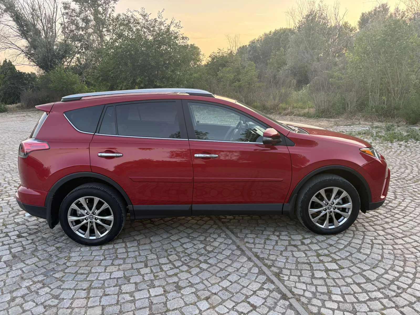 Toyota Rav4 2.5l 4x4 LIMITED EDITION  - изображение 3