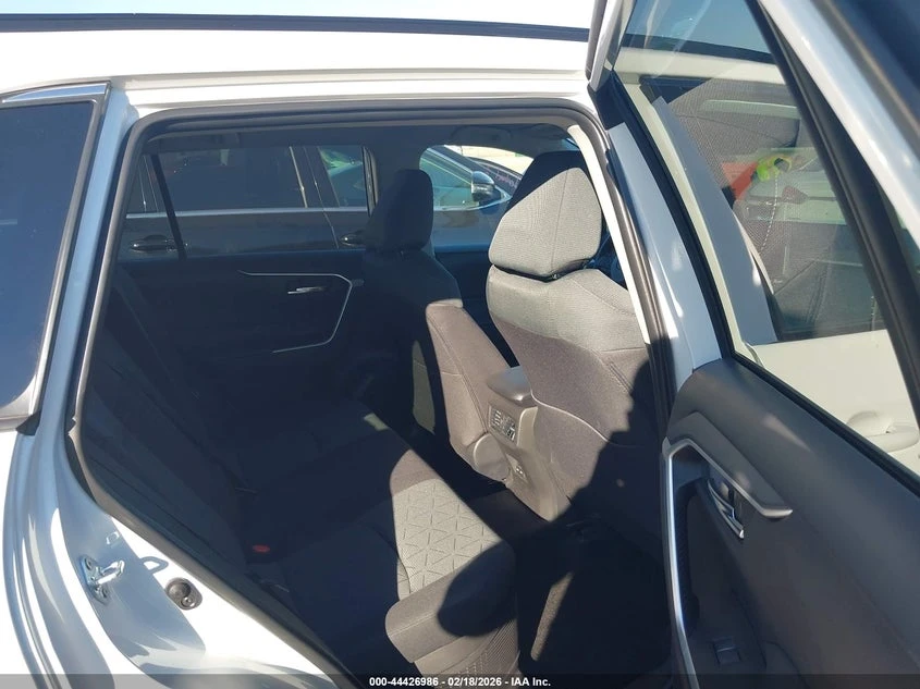 Toyota Rav4 2.5l Hybrid Xle, снимка 8 - Автомобили и джипове - 54422599