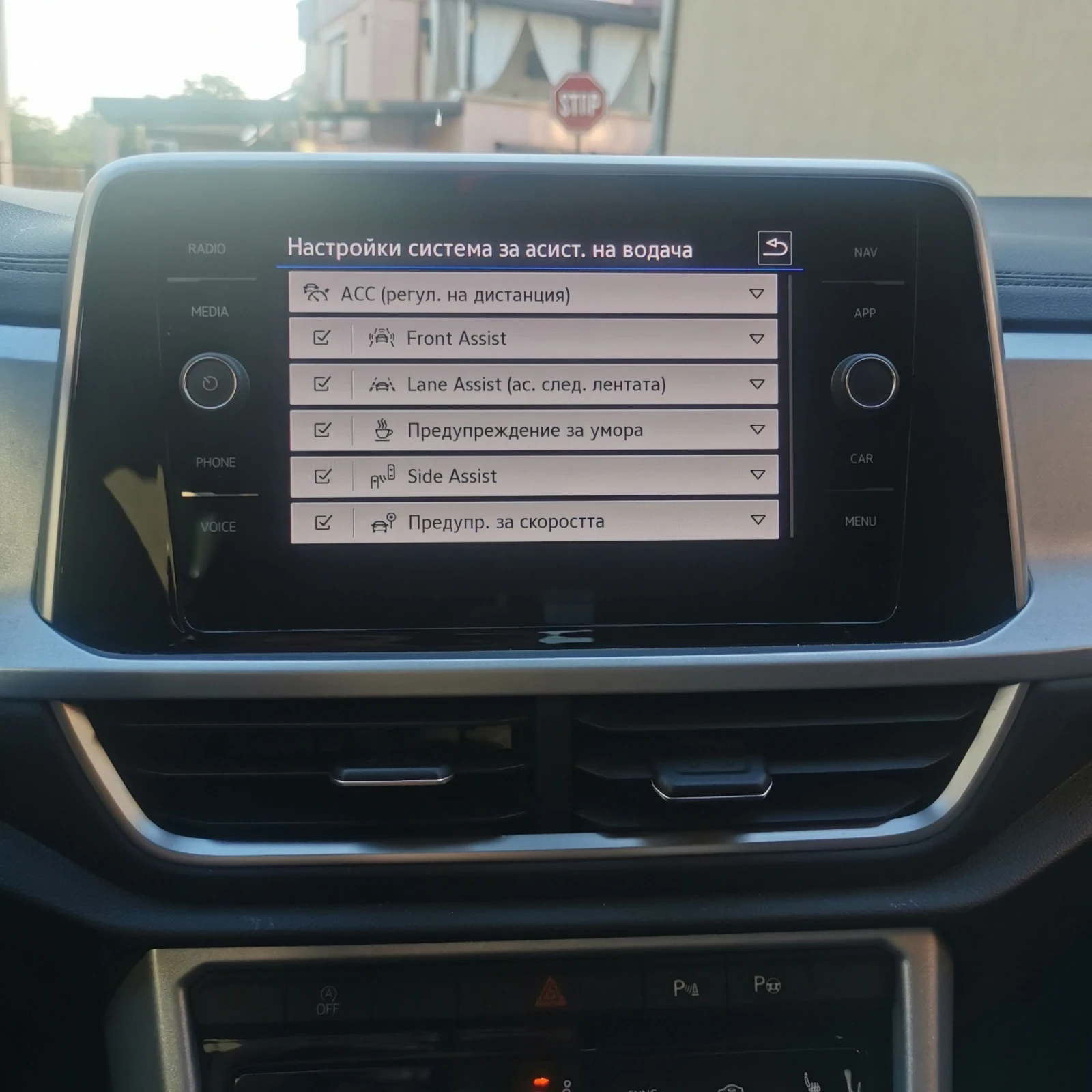 VW T-Roc GOAL, снимка 16 - Автомобили и джипове - 55891646