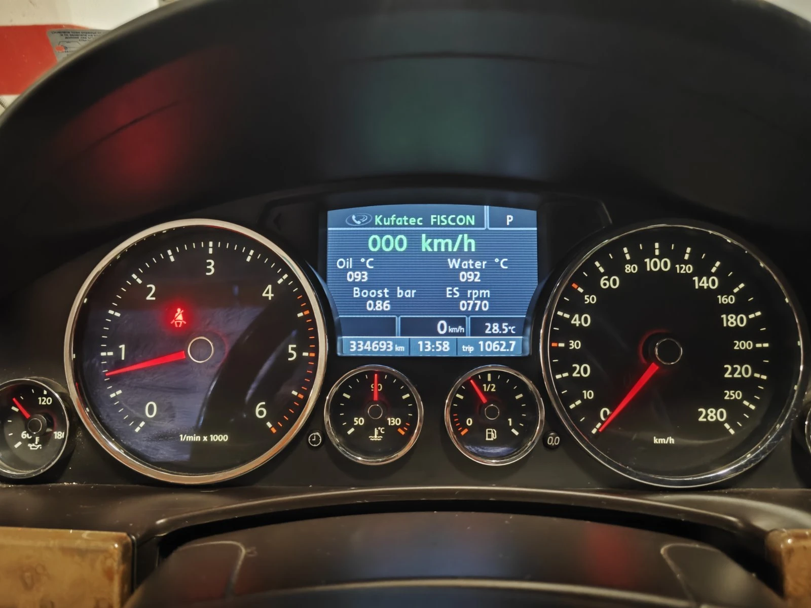 VW Touareg, снимка 10 - Автомобили и джипове - 55976757