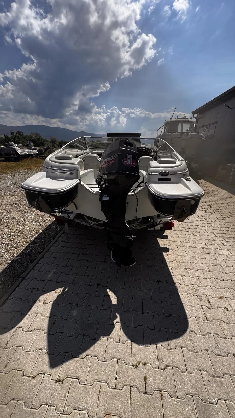 Моторна яхта Doral 170BR, снимка 11 - Воден транспорт - 55434555