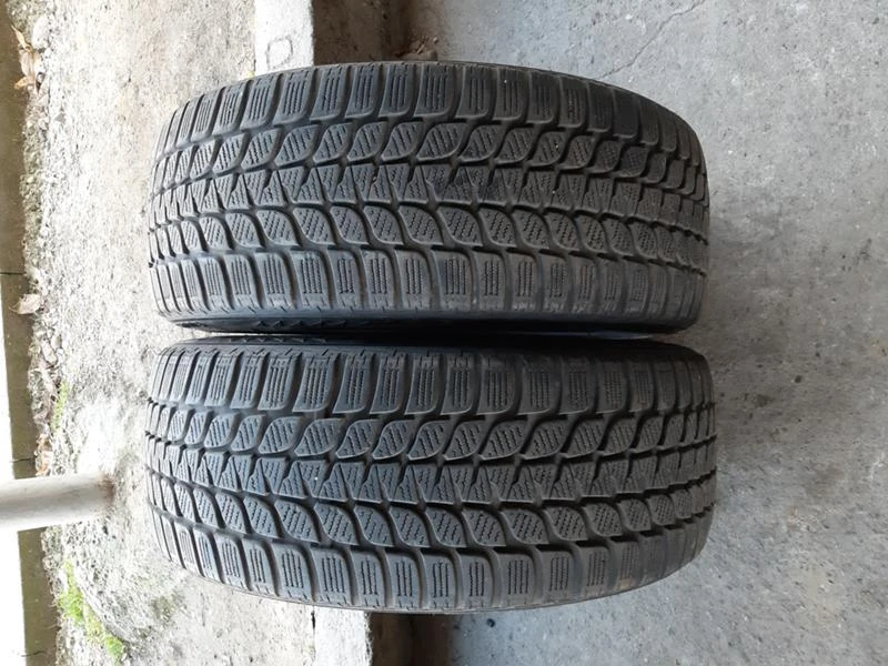 Гуми Зимни 225/45R19, снимка 3 - Гуми и джанти - 27666509