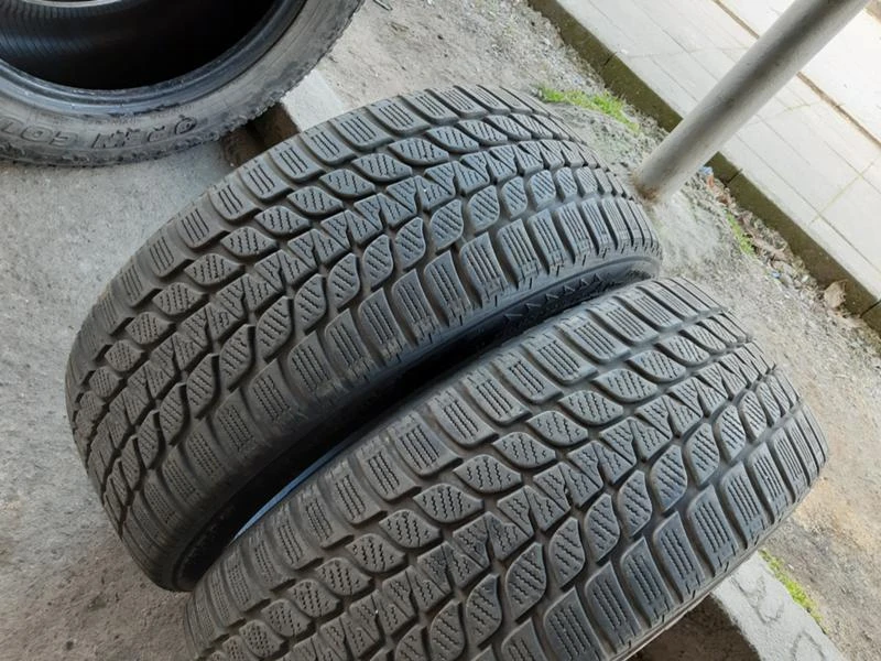 Гуми Зимни 225/45R19, снимка 2 - Гуми и джанти - 27666509