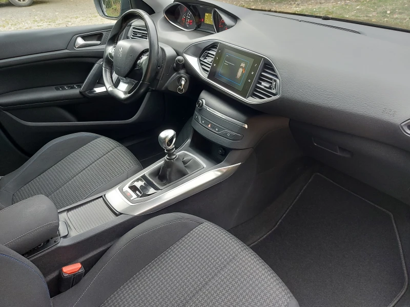 Peugeot 308 1.2 e-THP Active, снимка 11 - Автомобили и джипове - 48489347