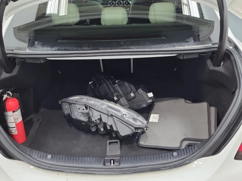 Mercedes-Benz C 300 2017 CARFAX * БЕЗ ПЪРВОНАЧАЛНА ВНОСКА, снимка 14 - Автомобили и джипове - 53186776