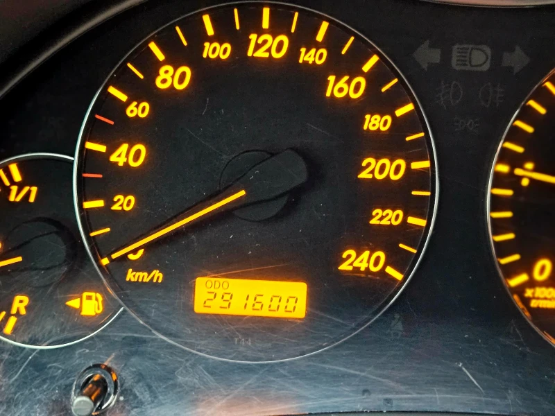 Toyota Avensis 2, 2 D-Cat, снимка 12 - Автомобили и джипове - 53201907