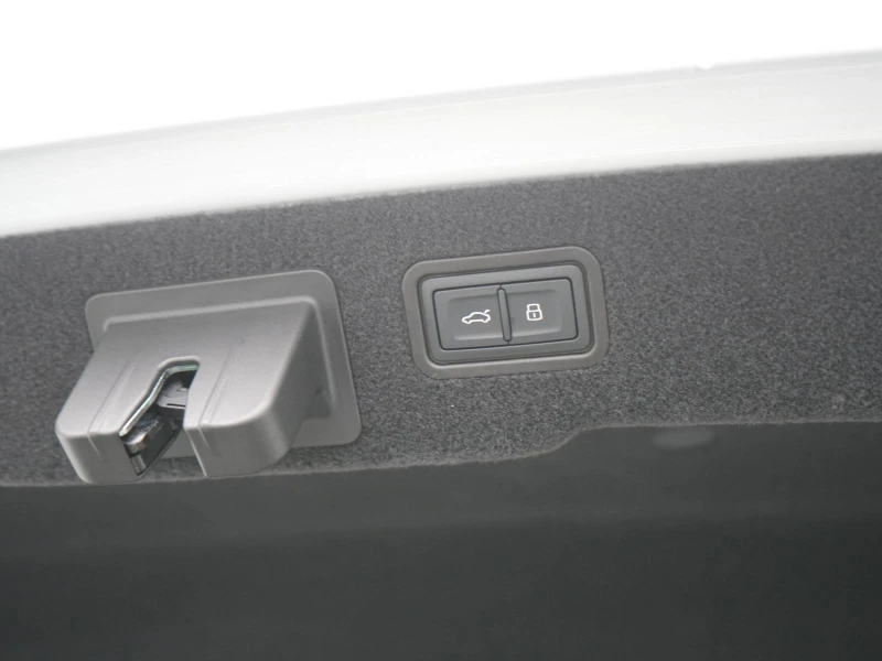 Audi S8 TFSI/CARBON/B&O/360/MATRIX/HEAD UP/, снимка 14 - Автомобили и джипове - 53412268