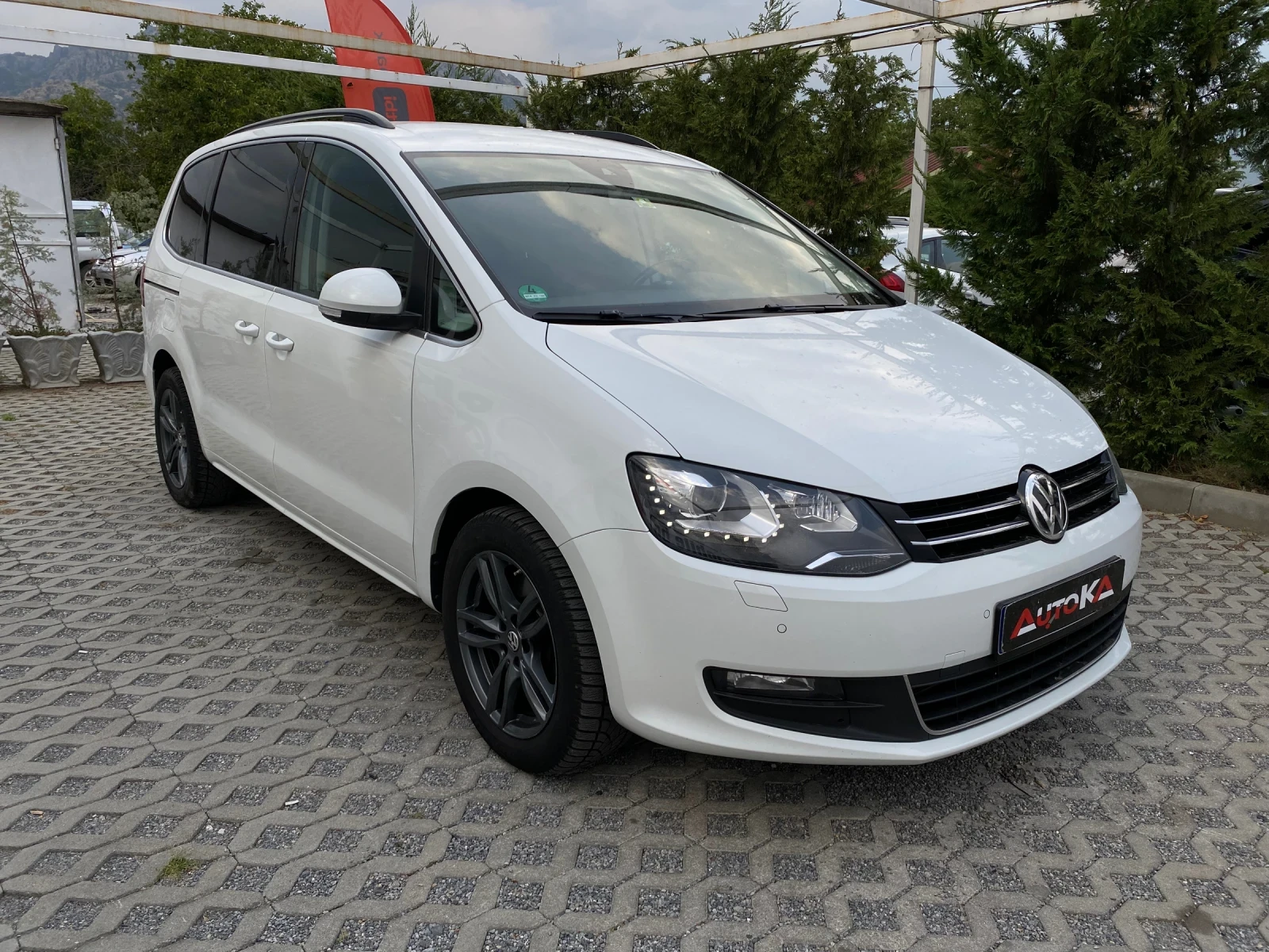 VW Sharan 2.0TDI-150кс= DSG= DISTRONIC= LED= NAVI= КАМЕРА - изображение 2