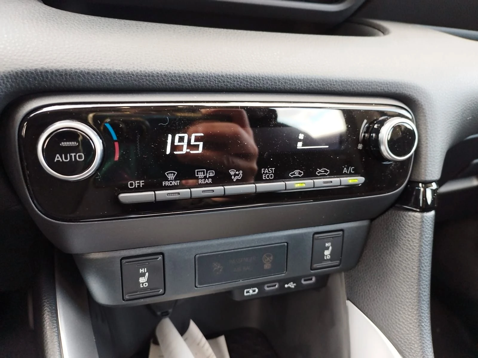 Toyota Yaris 1.5 HEV COMFORT - изображение 8