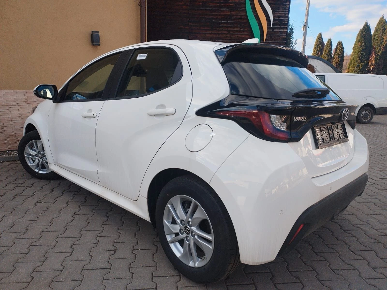 Toyota Yaris 1.5 HEV COMFORT - изображение 5