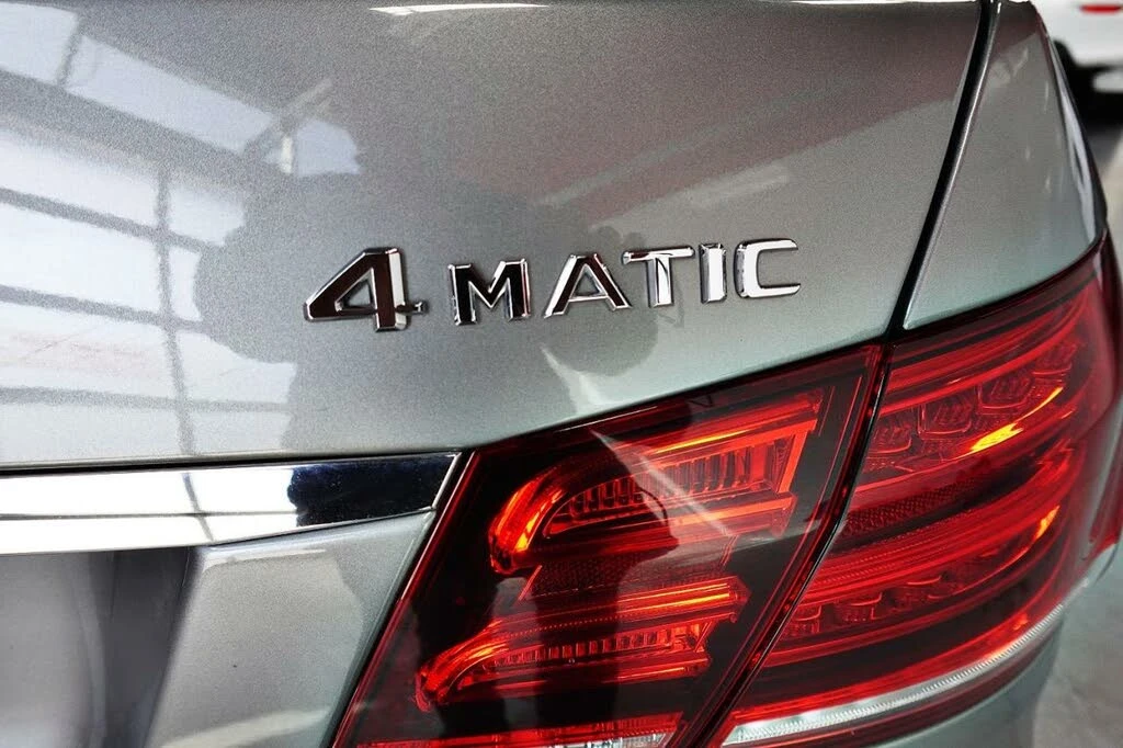 Mercedes-Benz E 300 * AMG PACK* 4MATIC* 360CAM АвтоКредит(ЦЕНА ДО БГ) - изображение 6