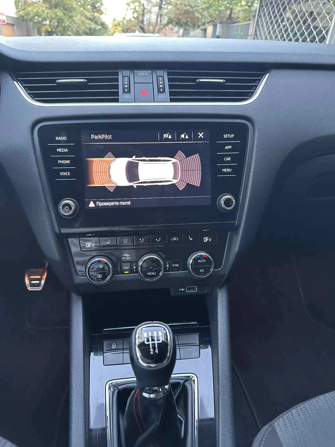 Skoda Octavia 1.6TDI* LED* CarPlay* KeyLess* NAVI* DISTRONIC*  - изображение 10