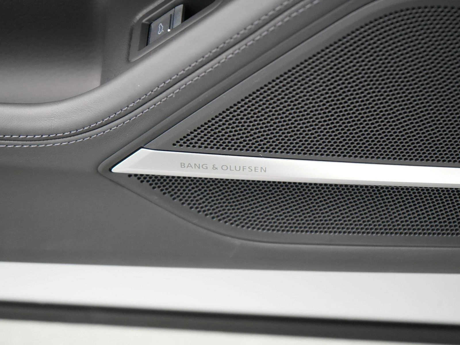 Audi S8 TFSI/CARBON/B&O/360/MATRIX/HEAD UP/ - изображение 4