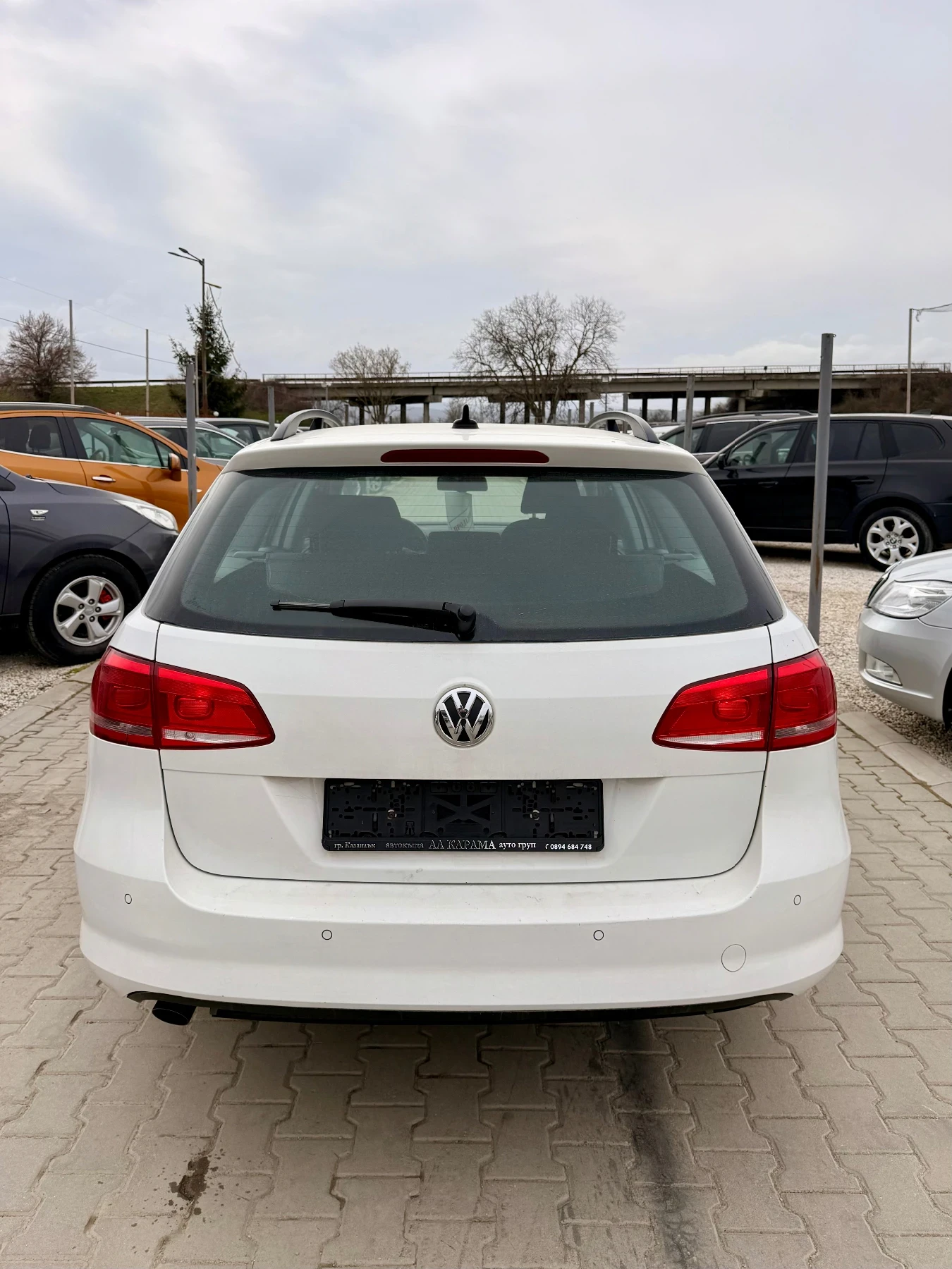 VW Passat 1.6* Нов в внос* Клима* Нави* 105* Бартер* Реален*, снимка 8 - Автомобили и джипове - 53944147
