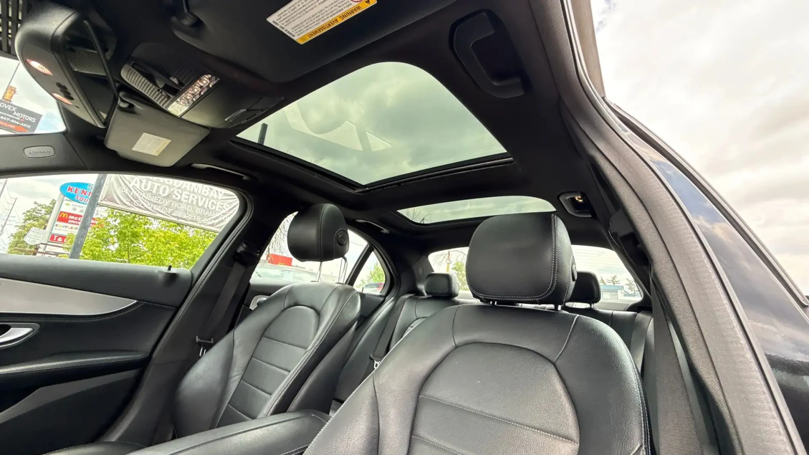 Mercedes-Benz C 400 AMG PACK* 4MATIC* CARFAX* АВТО КРЕДИТ* , снимка 13 - Автомобили и джипове - 54027469