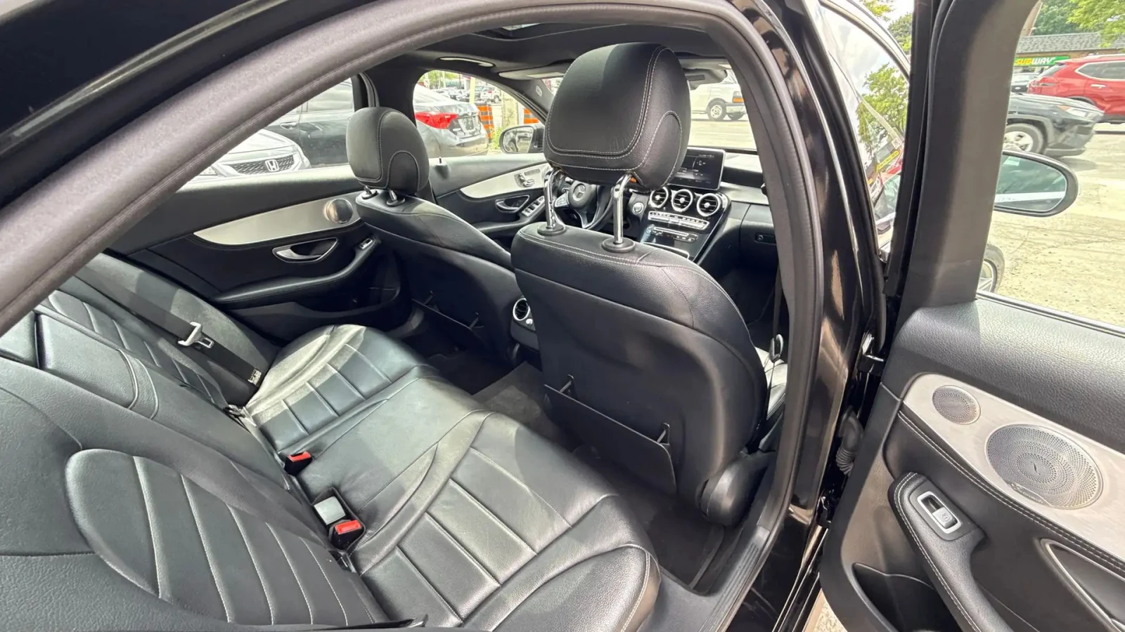 Mercedes-Benz C 400 AMG PACK* 4MATIC* CARFAX* АВТО КРЕДИТ* , снимка 15 - Автомобили и джипове - 54027469