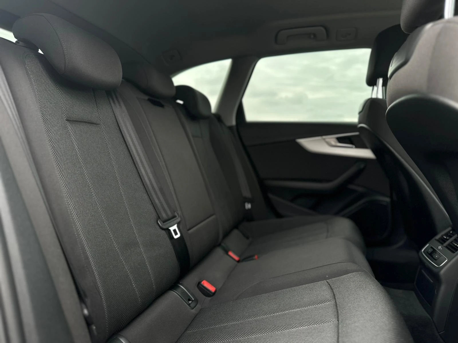 Audi A4 / 35 TDI / BUSINESS / TOP /, снимка 11 - Автомобили и джипове - 54032517