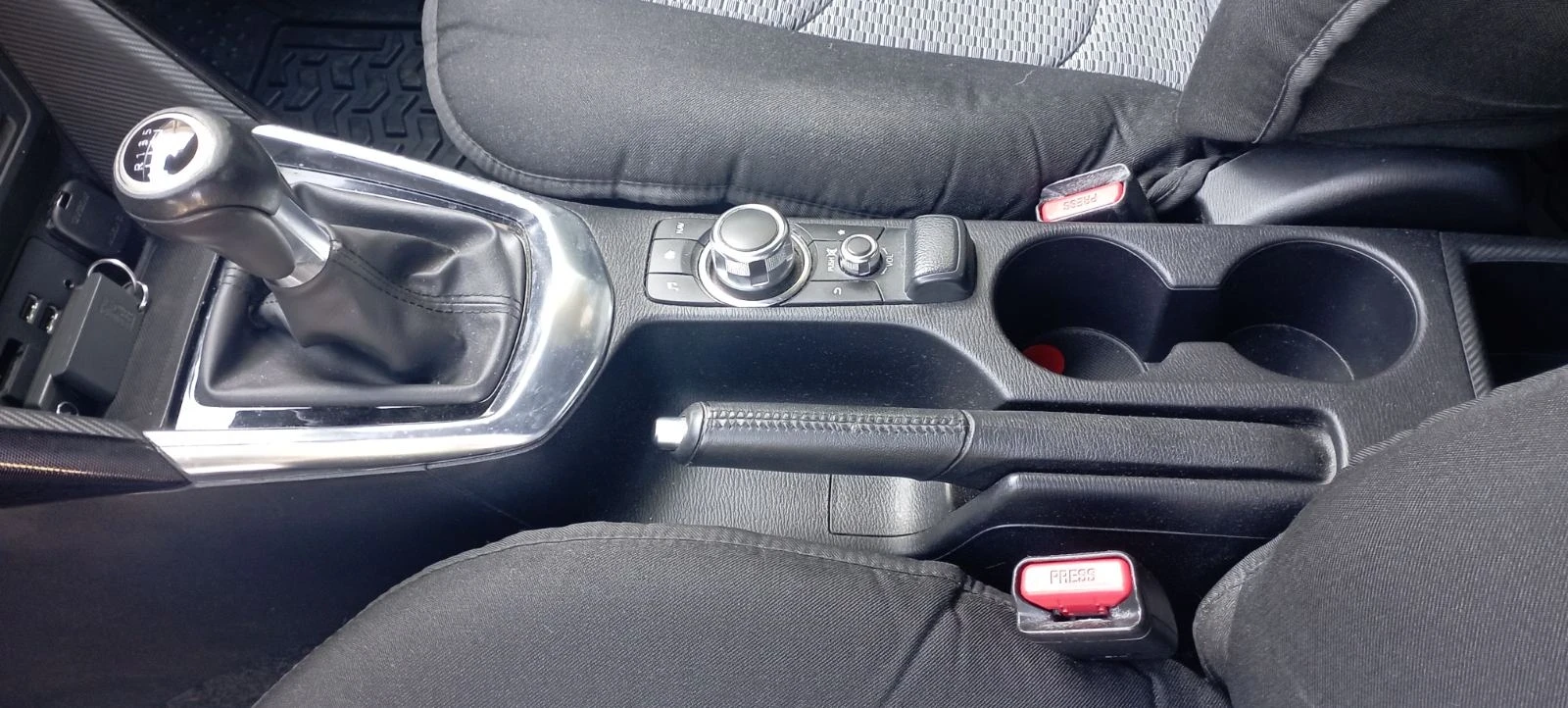 Mazda 2, снимка 9 - Автомобили и джипове - 54230070