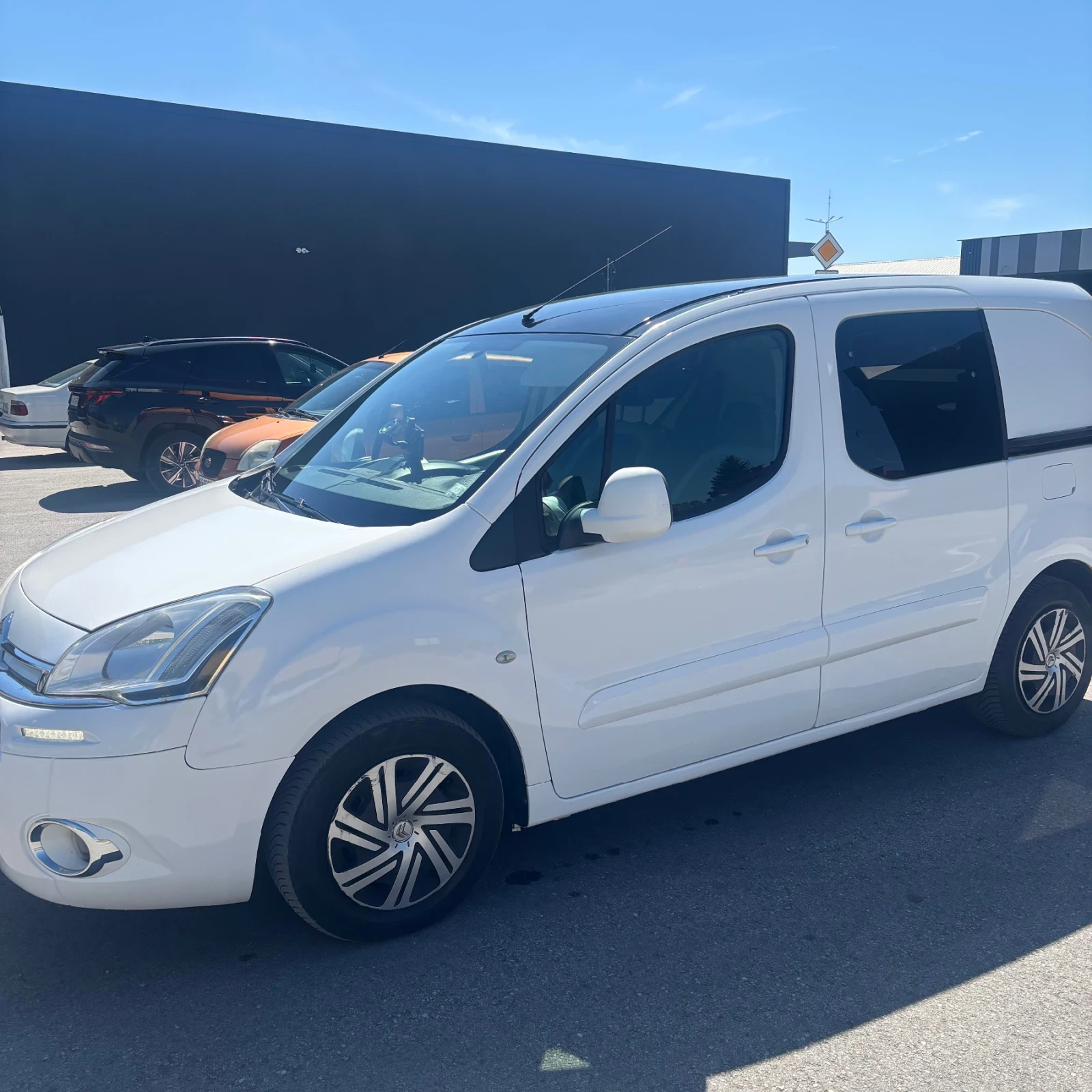 Citroen Berlingo 1.6 92к.с. Евро5, снимка 3 - Автомобили и джипове - 54407193