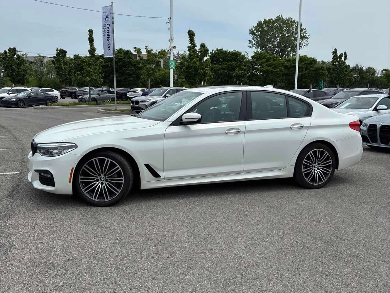 BMW 530 i xDrive/ПОДГРЕВИ/ШИБИДАХ/АВТОФИНАНСИРАНЕ, снимка 3 - Автомобили и джипове - 54795809
