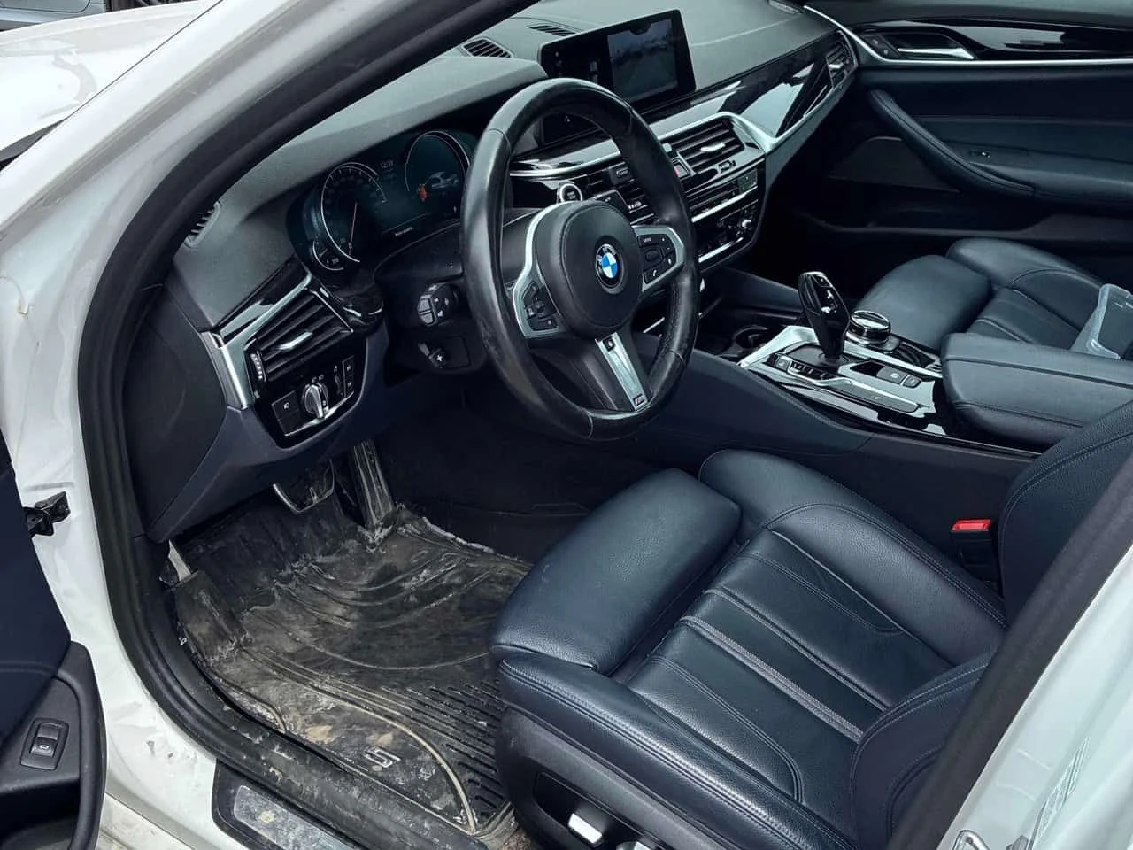 BMW 530 i xDrive/ПОДГРЕВИ/ШИБИДАХ/АВТОФИНАНСИРАНЕ, снимка 7 - Автомобили и джипове - 54795809