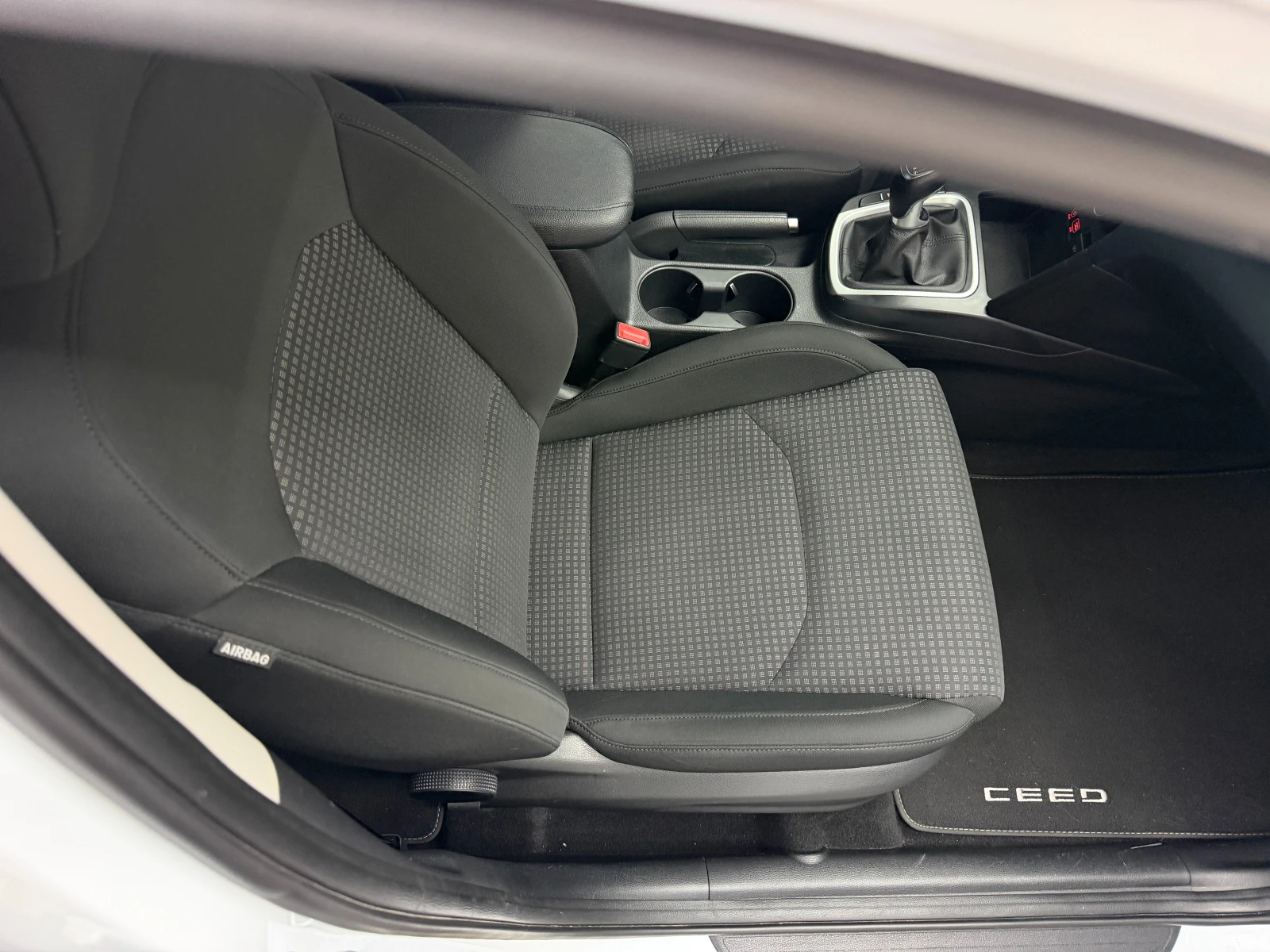 Kia Ceed 1.4i* 100�.�.* � ����� �������� ������� | Mobile.bg � ����������� 14