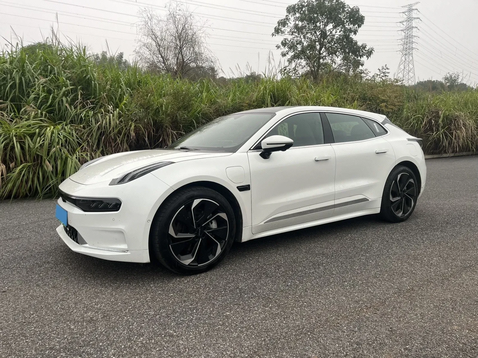 Zeekr 001  100KWH 741km