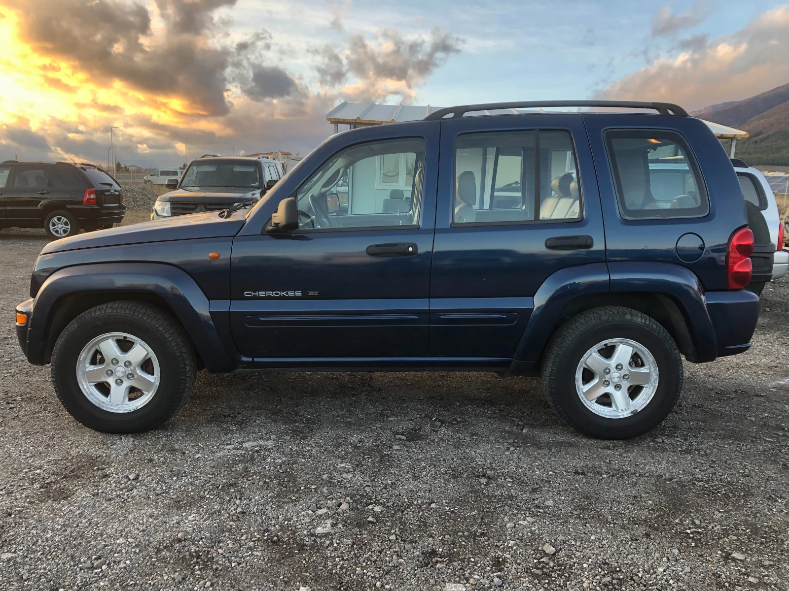 Jeep Cherokee 3.7 LIMITED ГЪРЦИЯ - изображение 8