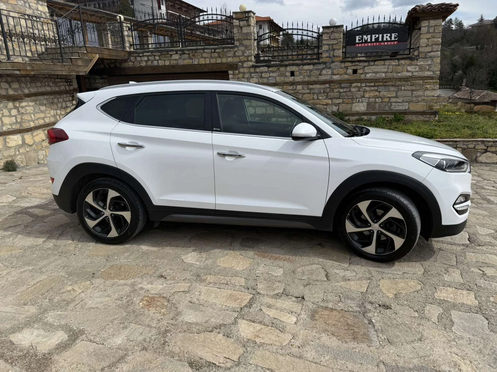 Hyundai Tucson 1.7CRDI * Xpossible * NAVI * СМЕНЕНА ВЕРИГА* , снимка 7 - Автомобили и джипове - 54011989