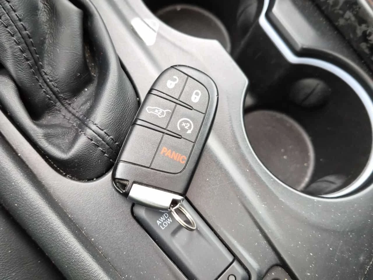 Dodge Durango R/T PLUS| 360 KAMEРИ| PANO| ОБДУХВАНЕ| , снимка 17 - Автомобили и джипове - 54107058