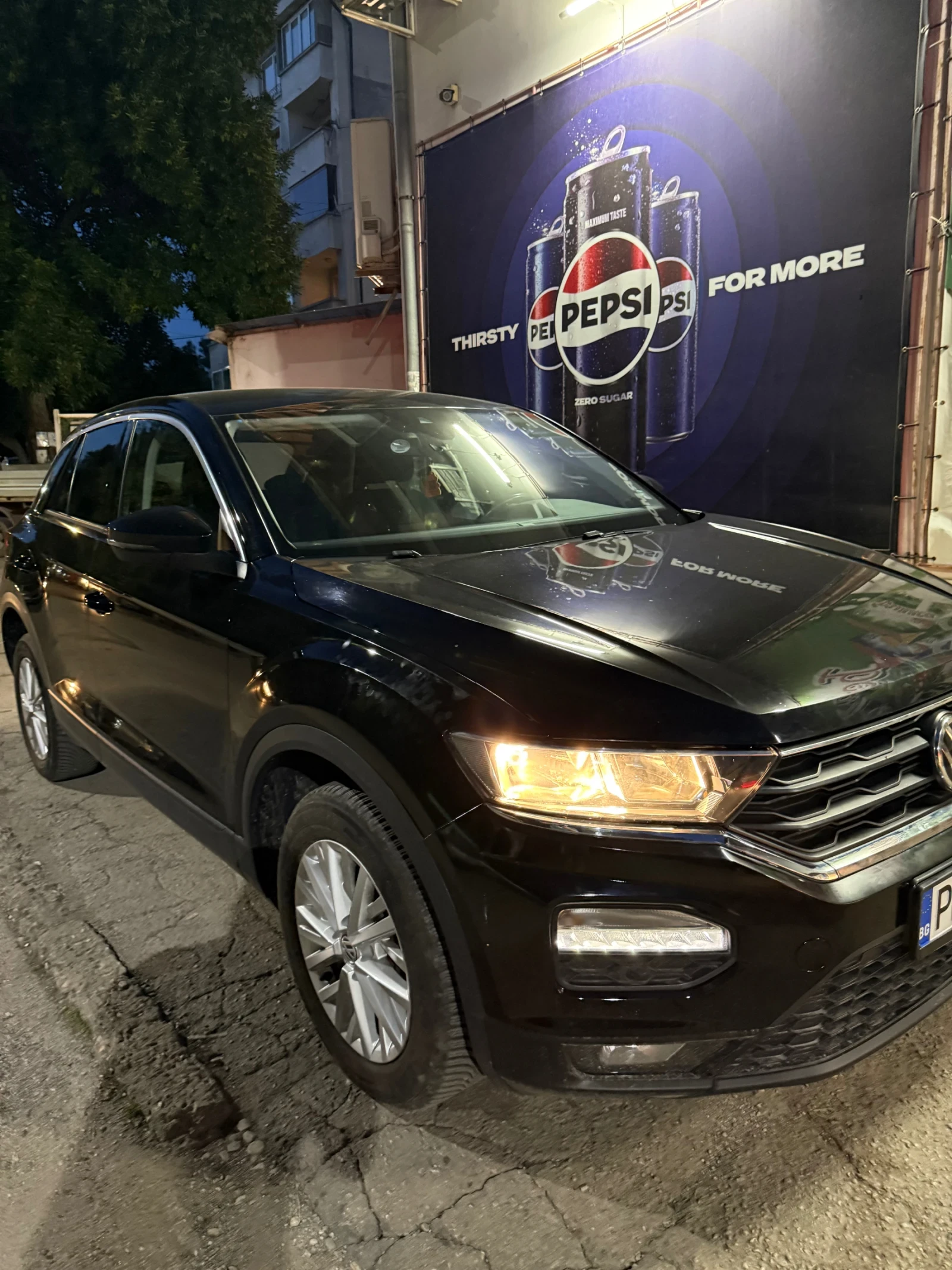 VW T-Roc, снимка 13 - Автомобили и джипове - 55056097