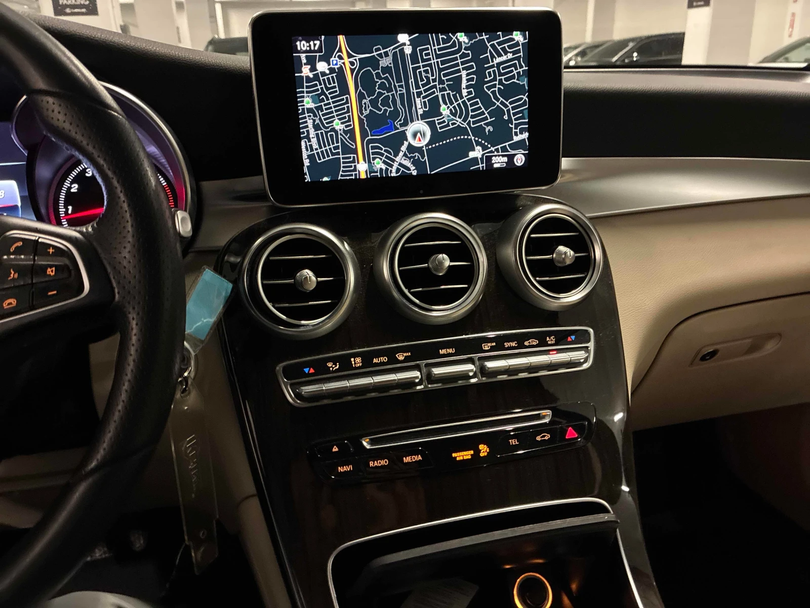 Mercedes-Benz GLC 300 * CARFAX * ОПЦИЯ ЗА ФИНАНСИРАНЕ, снимка 9 - Автомобили и джипове - 55823178