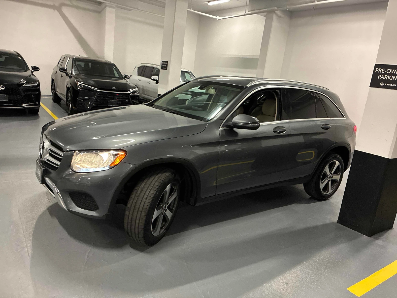 Mercedes-Benz GLC 300 * CARFAX * ОПЦИЯ ЗА ФИНАНСИРАНЕ, снимка 2 - Автомобили и джипове - 55823178