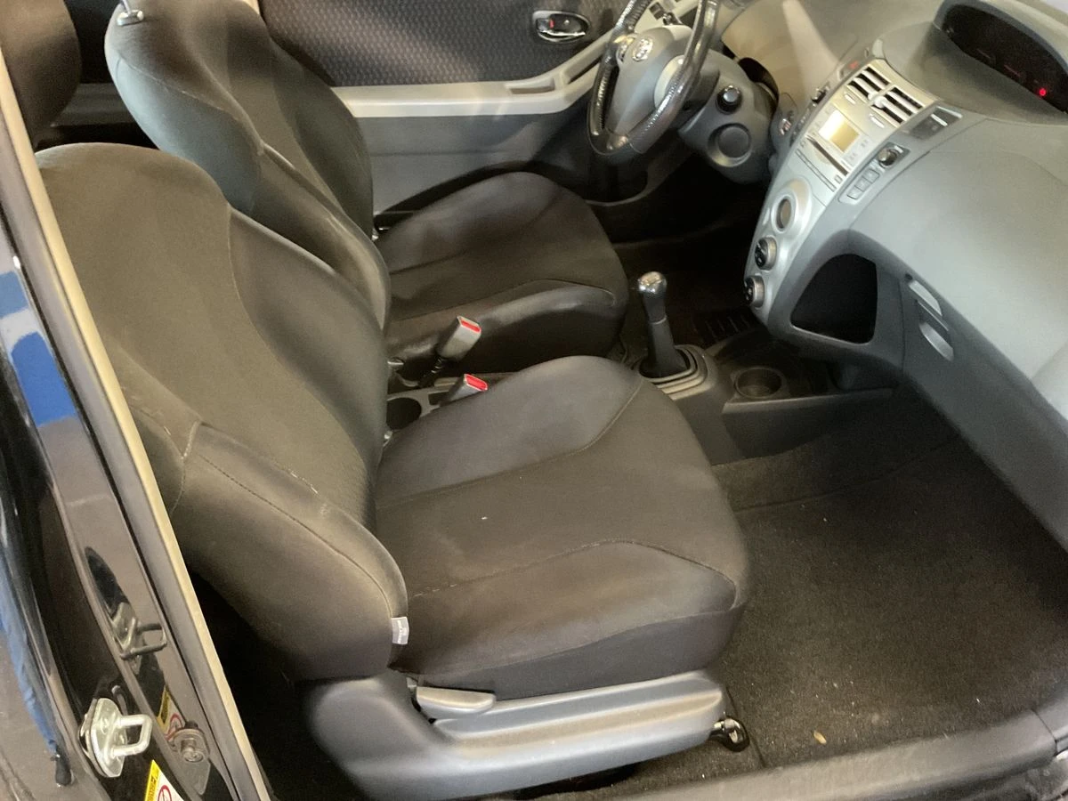 Toyota Yaris 1.8 VVT-i TS, снимка 4 - Автомобили и джипове - 56441535