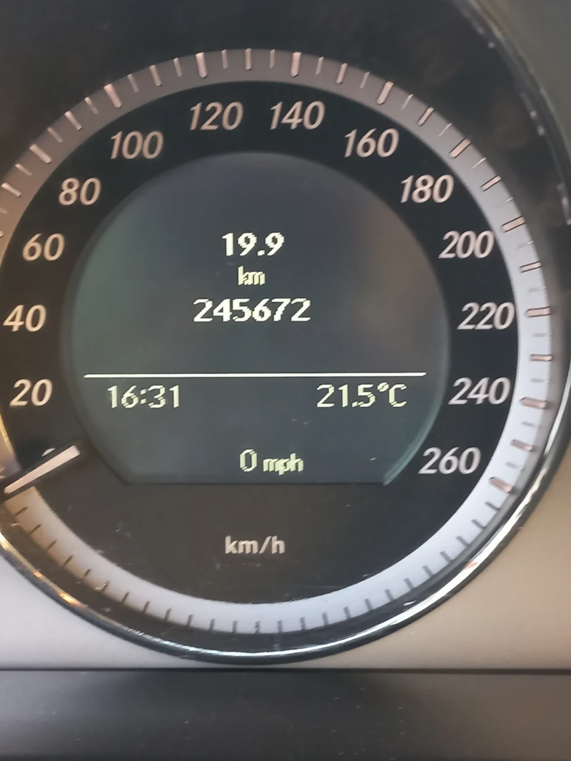 Mercedes-Benz C 220, снимка 9 - Автомобили и джипове - 49445991