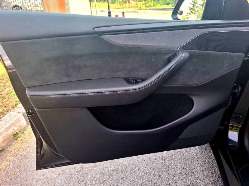 Tesla Model Y Long Range Dual Motor Нов автомобил!, снимка 10 - Автомобили и джипове - 50767549