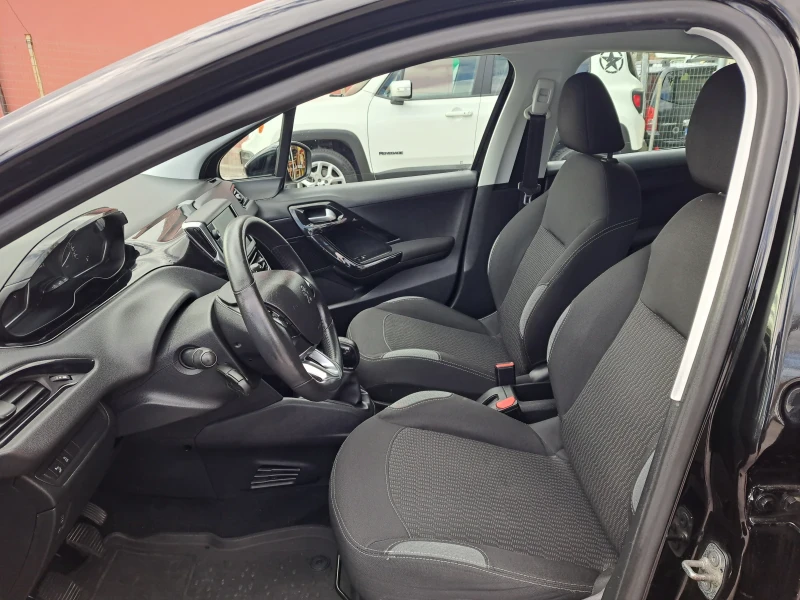 Peugeot 208 1.2i - ЕURO 6B 103 000kм, снимка 11 - Автомобили и джипове - 52281204