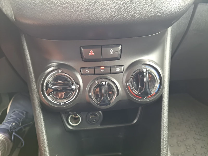Peugeot 208 1.2i - ЕURO 6B 103 000kм, снимка 15 - Автомобили и джипове - 52281204