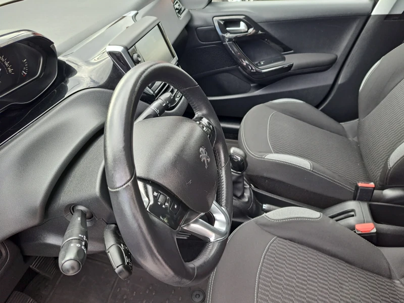 Peugeot 208 1.2i - ЕURO 6B 103 000kм, снимка 12 - Автомобили и джипове - 52281204