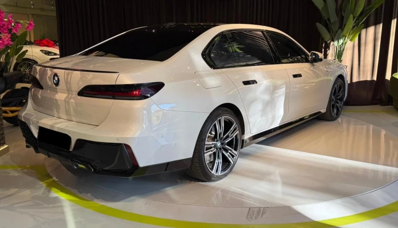 BMW 740 d xDrive M-Sport Pack, снимка 2 - Автомобили и джипове - 52390244