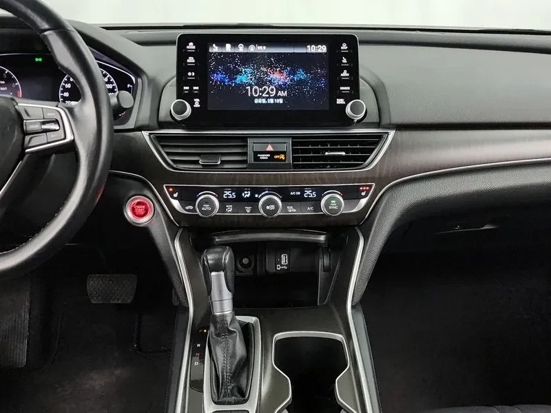 Honda Accord 1.5 TURBO, снимка 14 - Автомобили и джипове - 55207385