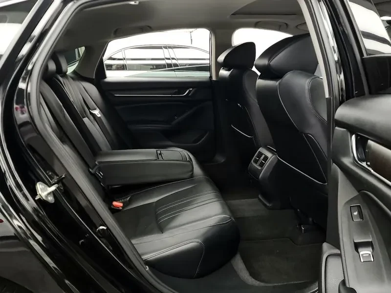 Honda Accord 1.5 TURBO, снимка 12 - Автомобили и джипове - 55207385