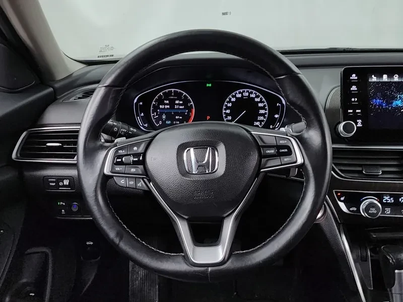 Honda Accord 1.5 TURBO, снимка 13 - Автомобили и джипове - 55207385
