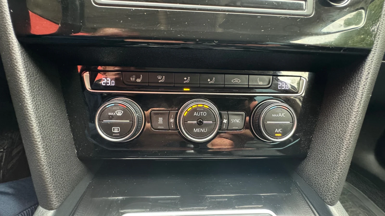 VW Passat B8 Highline 2.0TDI 190к.с. EURO 6B Distronic - изображение 10
