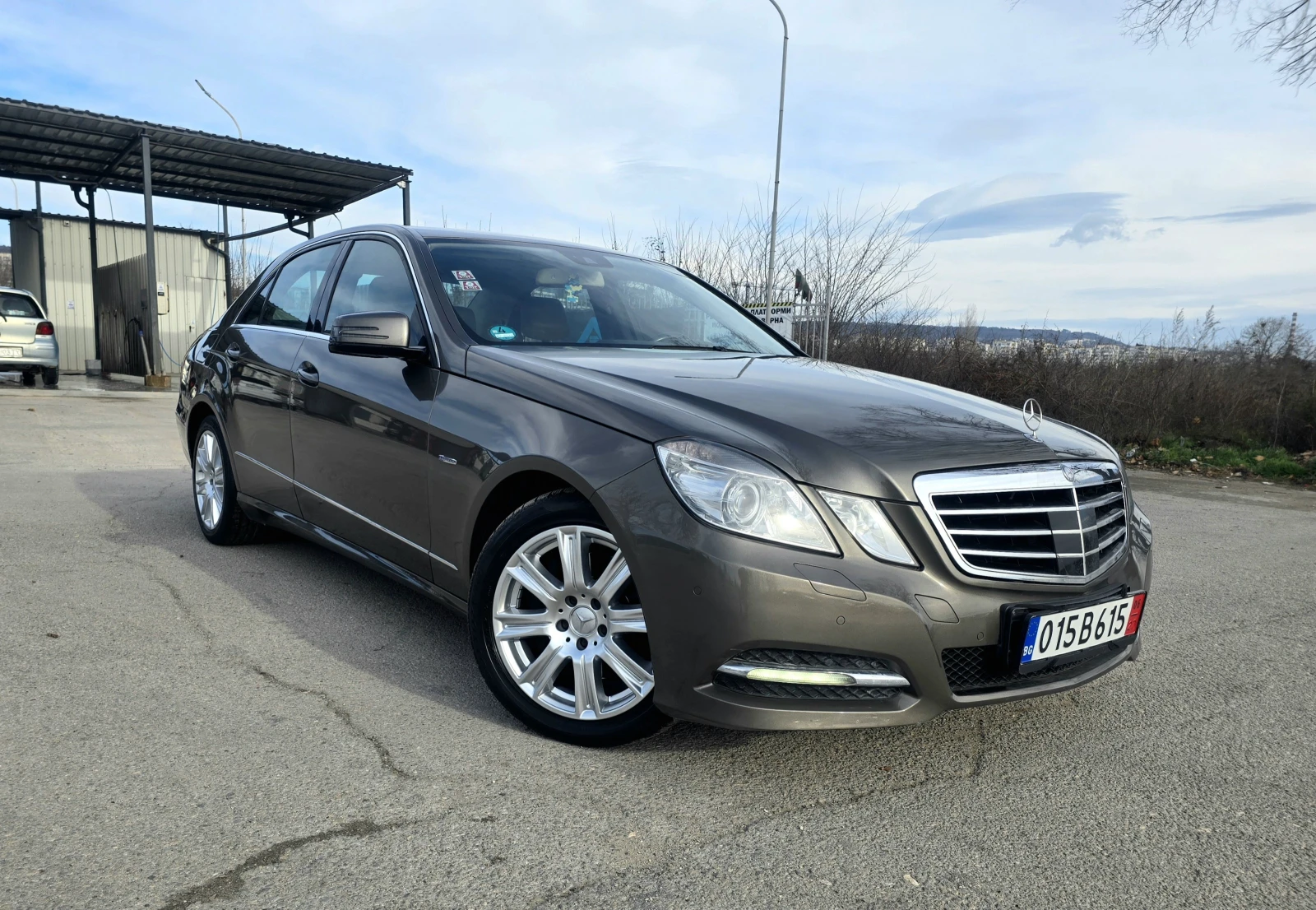 Mercedes-Benz E 350 КАТО НОВ/DISTRONIC/4MATIC/265hp - изображение 3