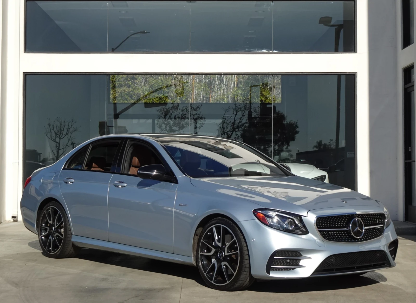 Mercedes-Benz E 43 AMG 4MATIC/ MULTIBEAM/ CAMERA/ FULL - изображение 2