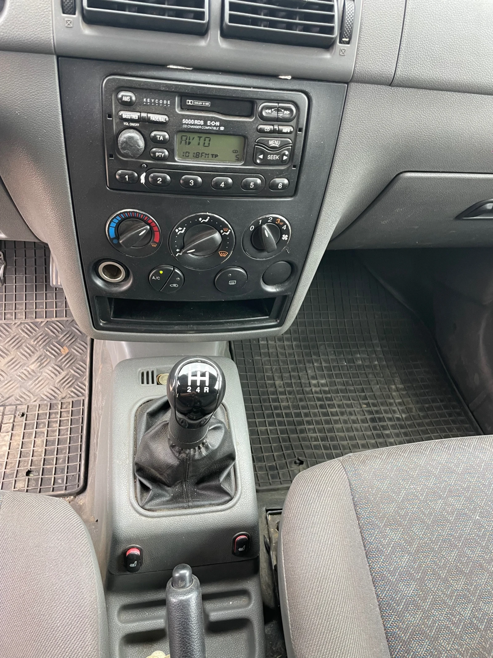 Ford Connect 1.8 TDCI 90ps - изображение 5